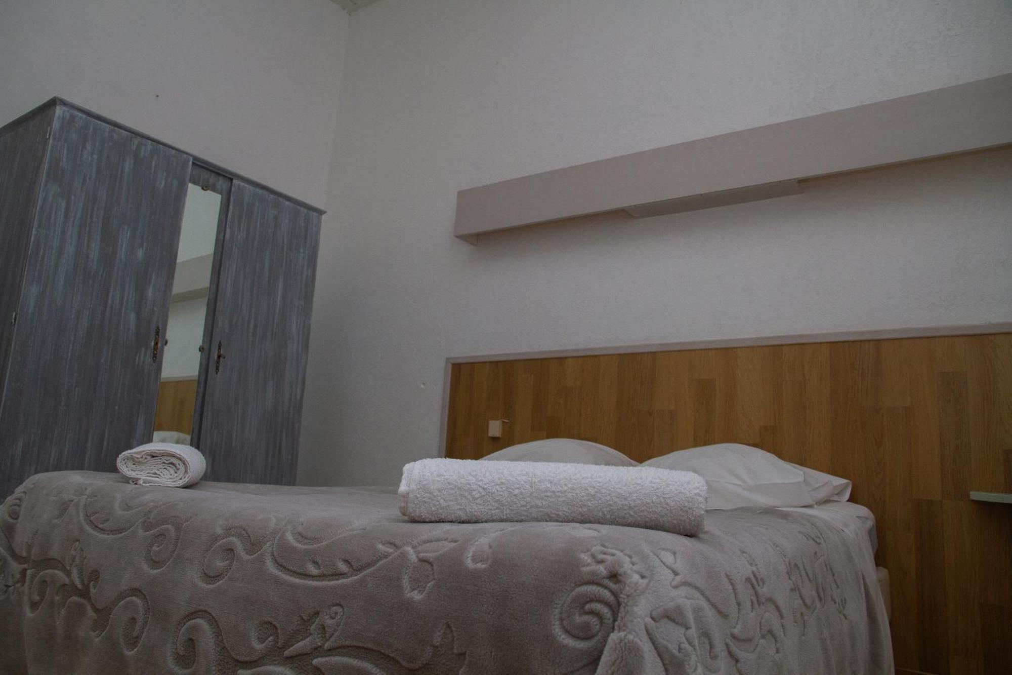 Hotel Durand Le Patio Ales Bagian luar foto