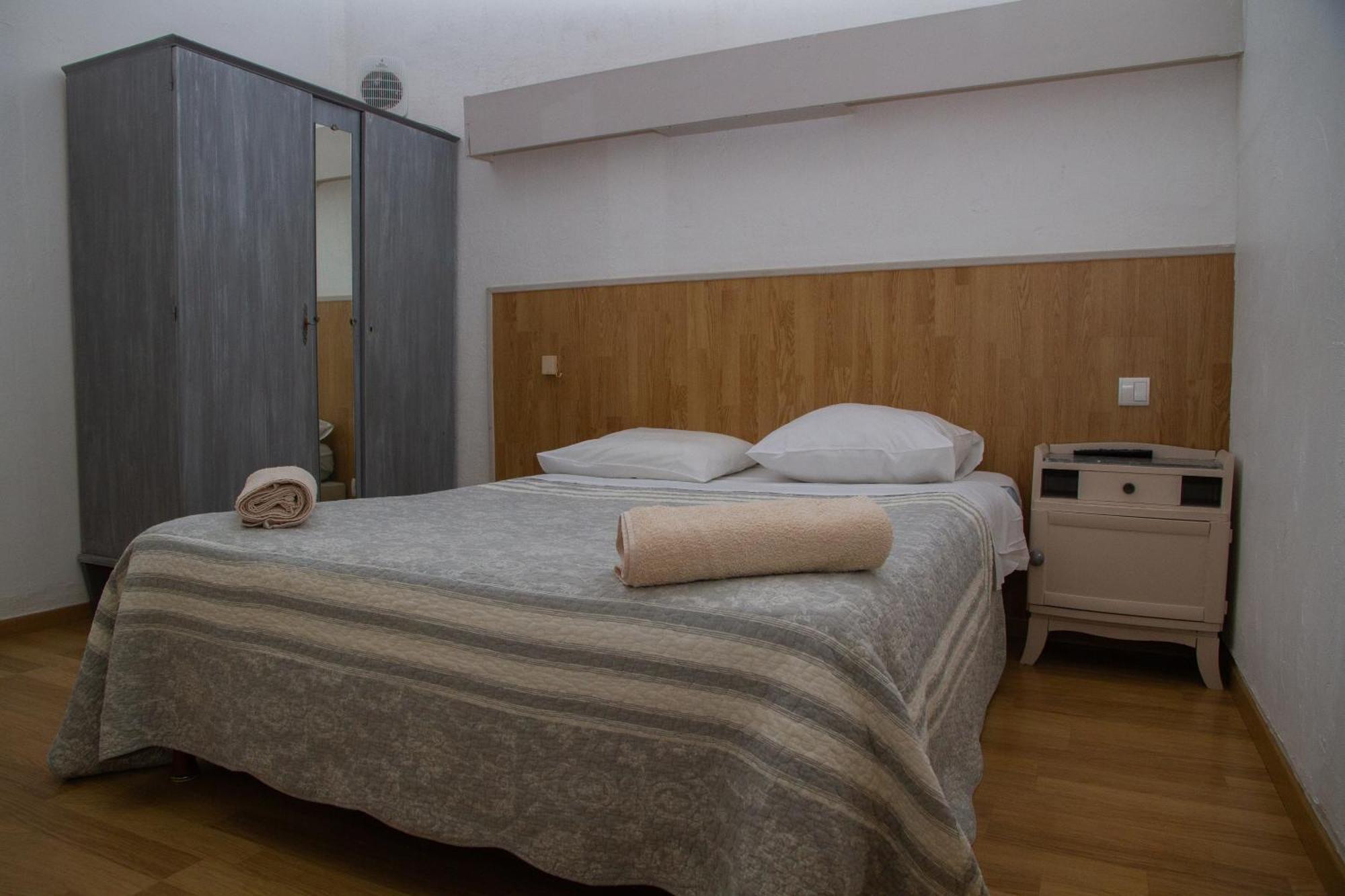 Hotel Durand Le Patio Ales Bagian luar foto