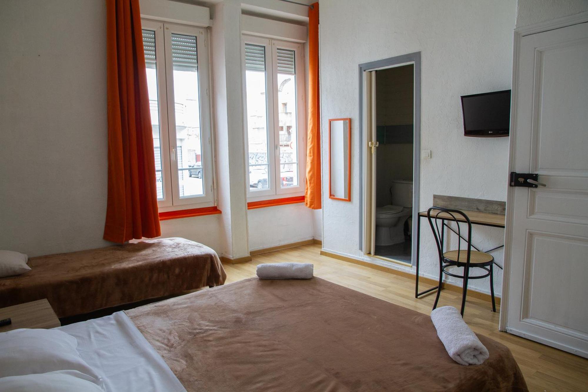 Hotel Durand Le Patio Ales Bagian luar foto